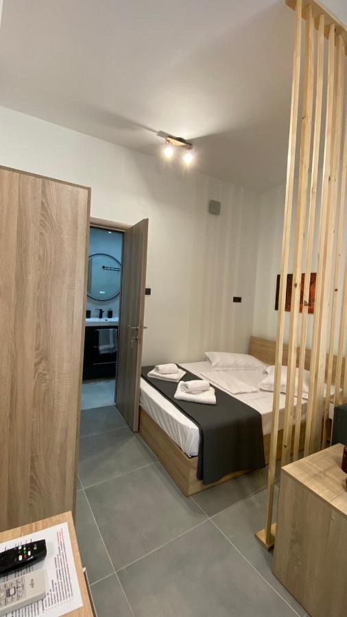 Giannis Studio Thessaloníki Luaran gambar
