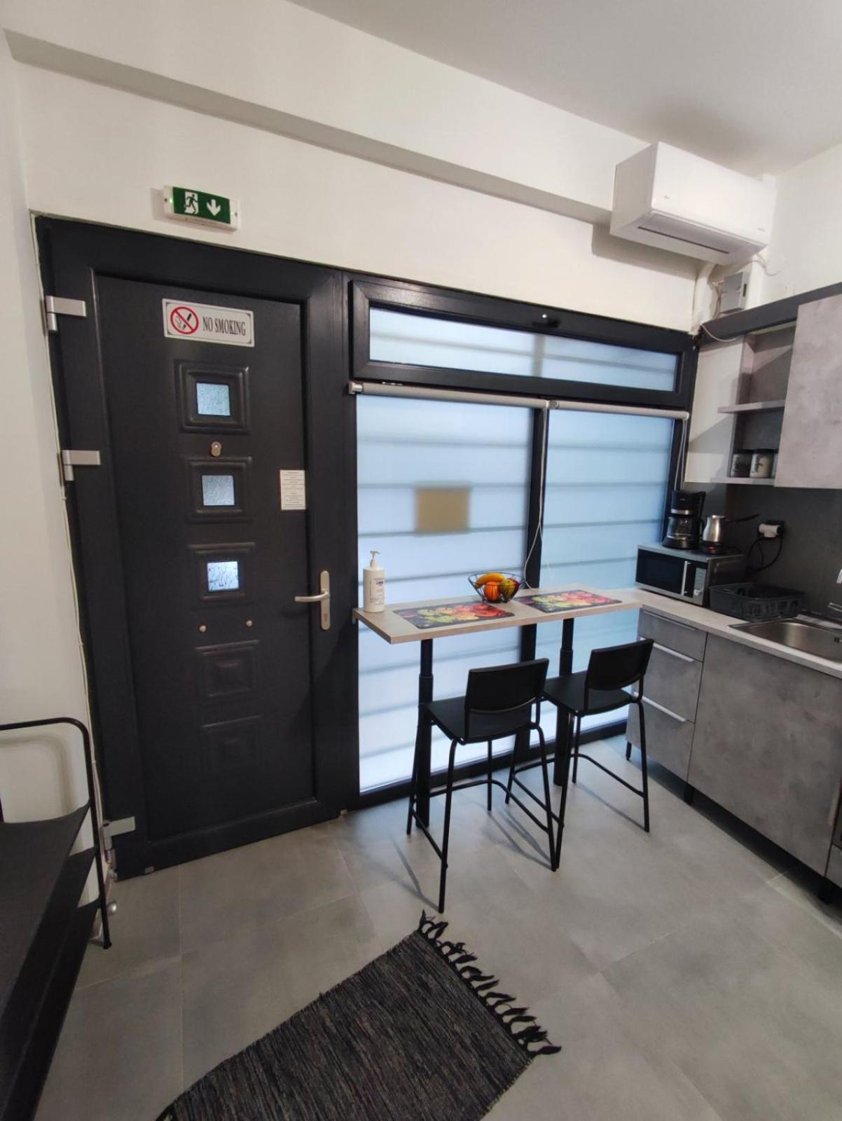 Giannis Studio Thessaloníki Luaran gambar