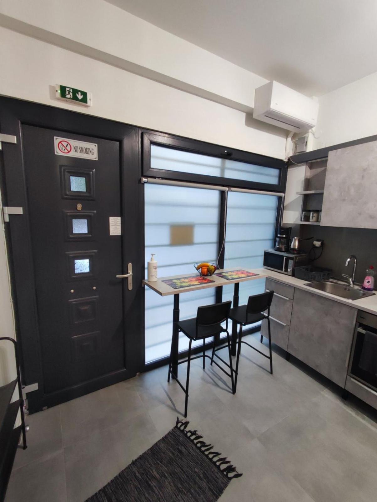 Giannis Studio Thessaloníki Luaran gambar