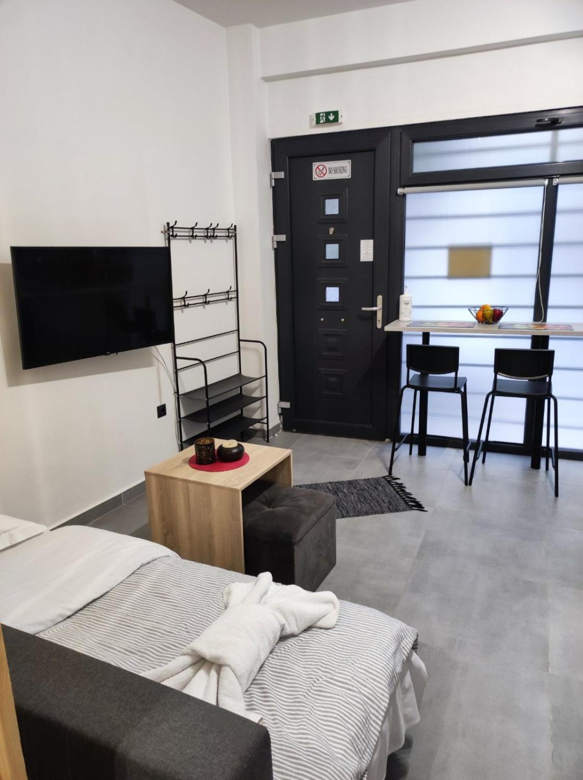 Giannis Studio Thessaloníki Luaran gambar